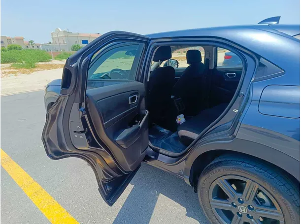 Car image 16