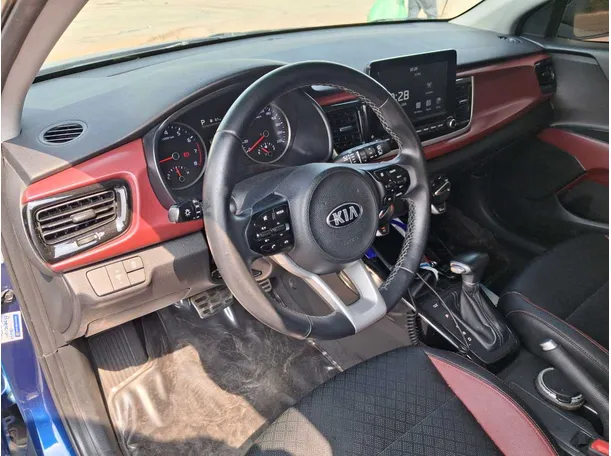 Car image 11