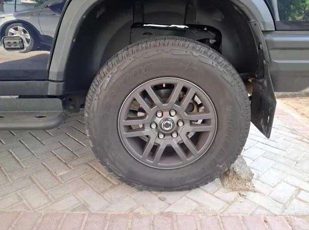 Car image 9