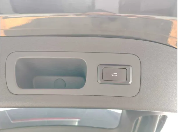 Car image 40