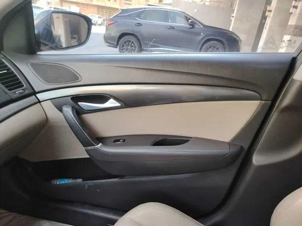 Car image 28