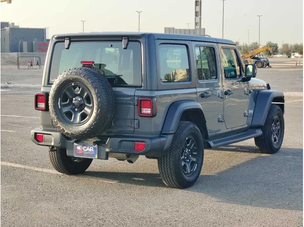 Car image 5