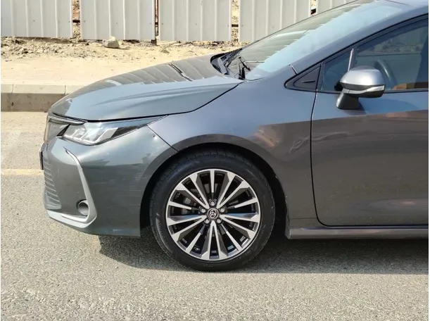 Car image 9