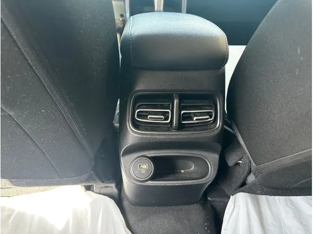 Car image 27