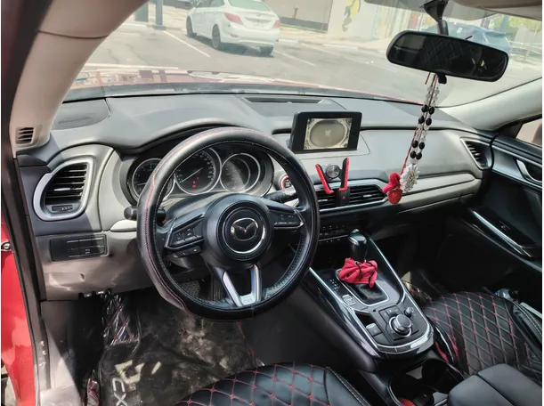 Car image 11