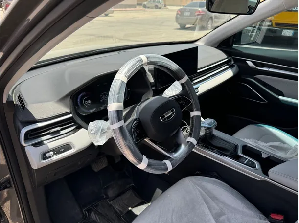Car image 11