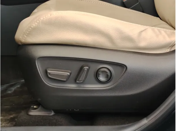 Car image 34