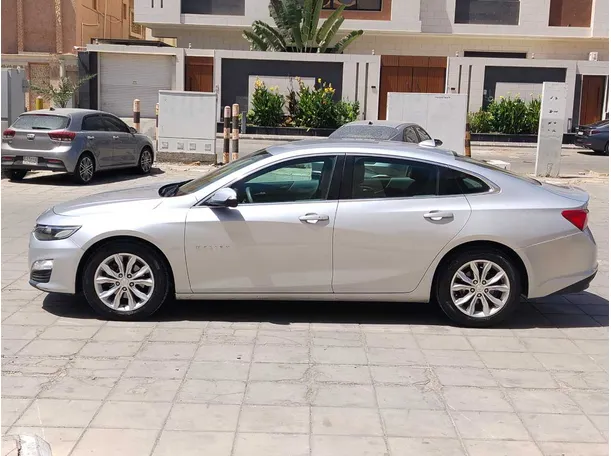 Car image 8