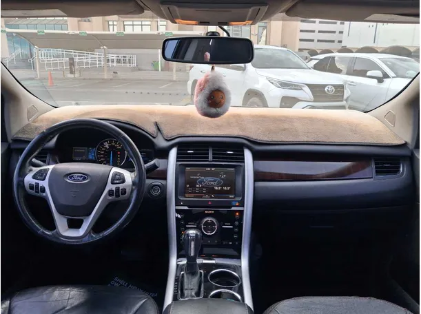 Car image 15