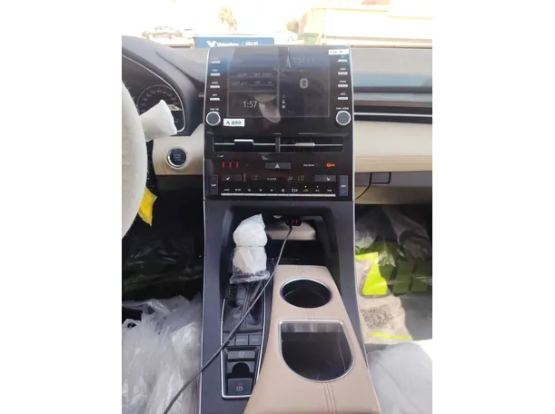 Car image 19