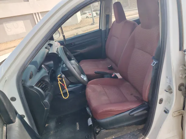 Car image 12