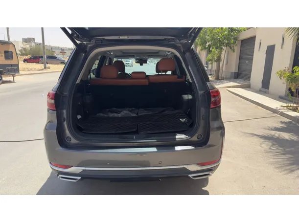 Car image 16