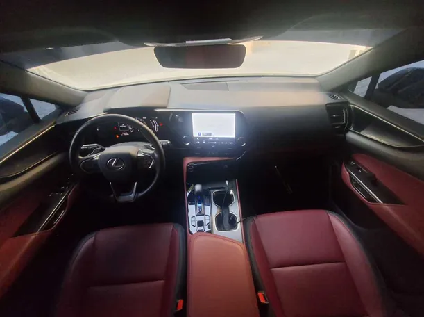 Car image 13