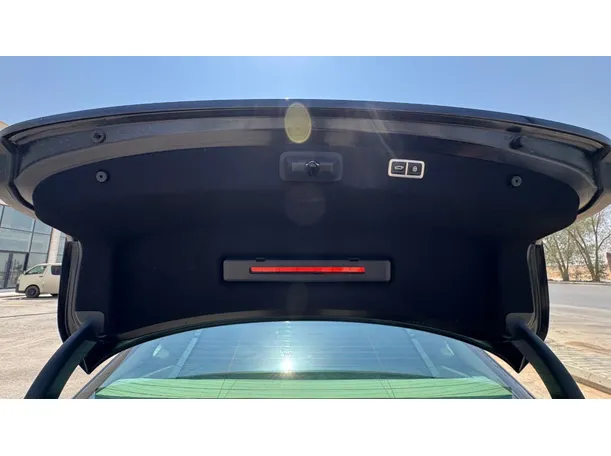 Car image 25