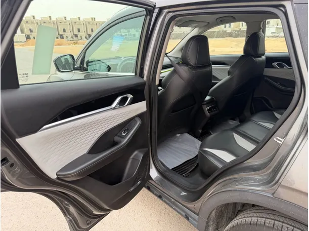 Car image 13