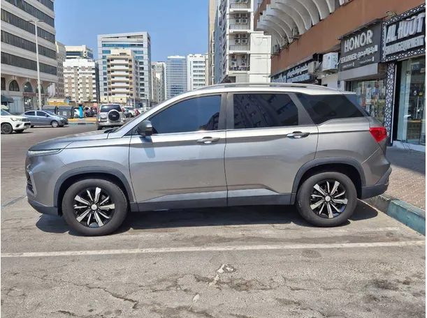 Car image 8