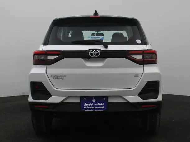 Car image 12