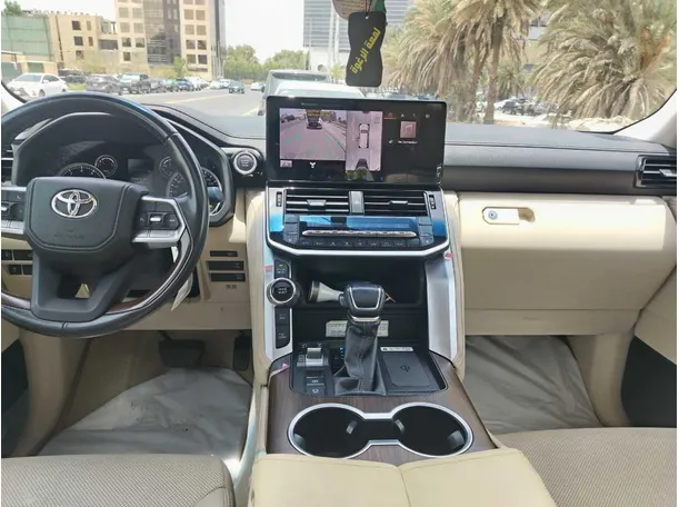 Car image 23