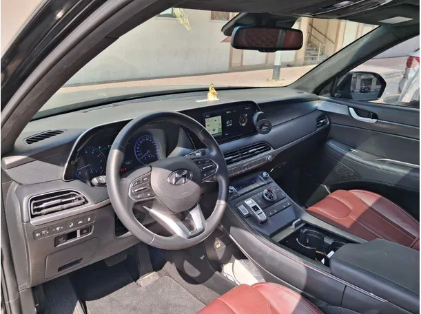 Car image 11