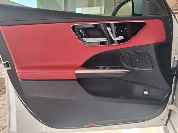 Car image 10