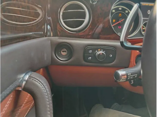 Car image 37
