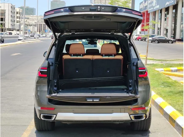 Car image 28