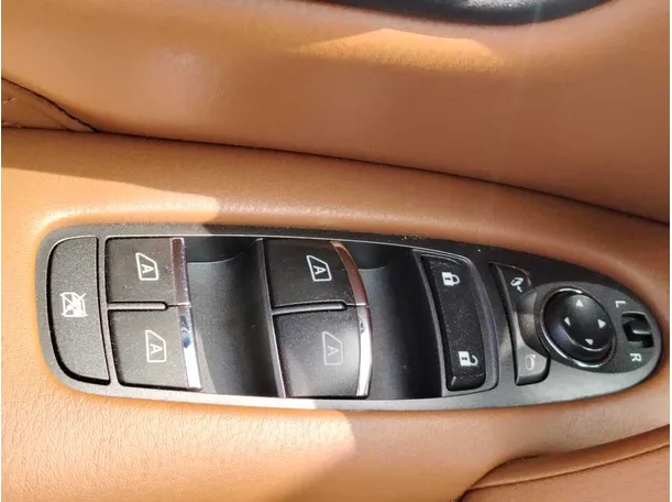Car image 37