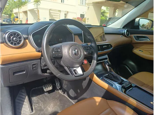 Car image 11