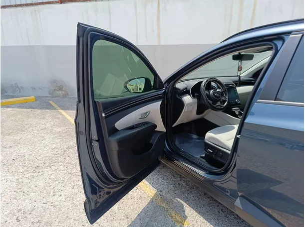 Car image 11
