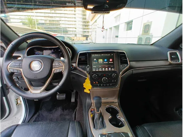 Car image 15