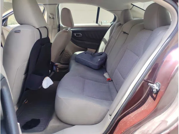 Car image 13