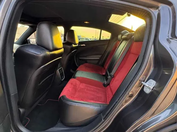 Car image 12