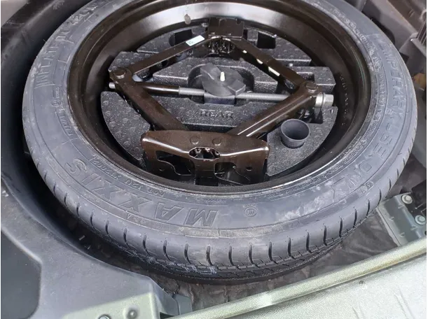 Car image 22