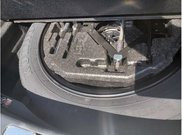 Car image 25