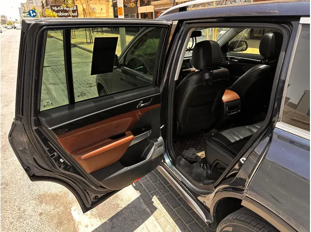 Car image 14