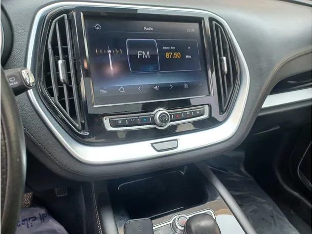 Car image 18