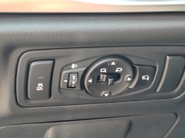 Car image 28
