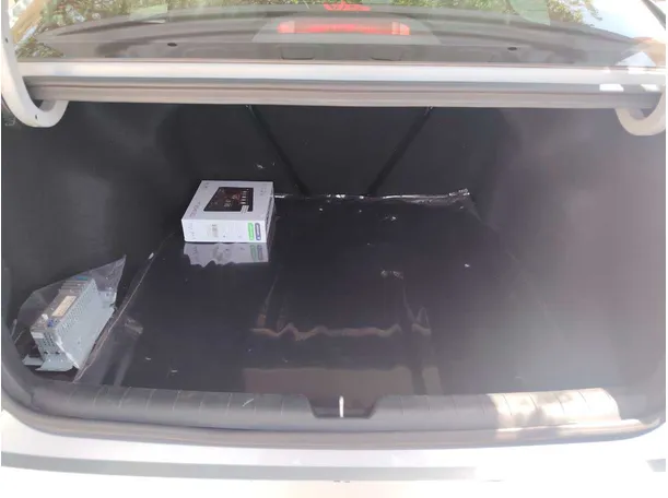 Car image 25