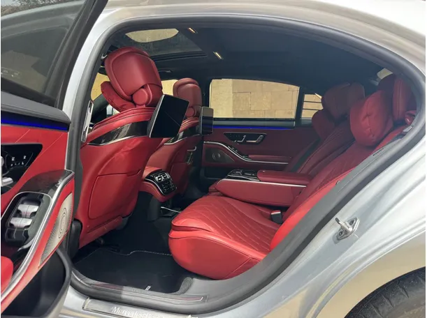 Car image 13