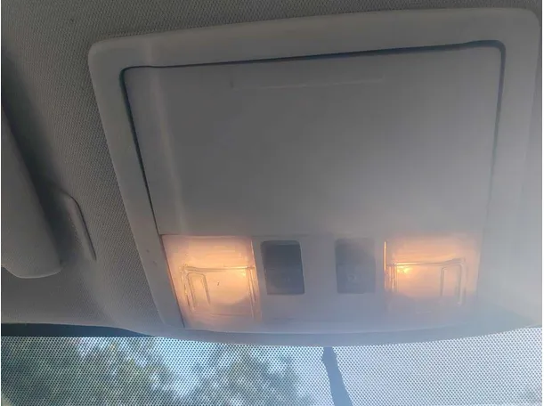 Car image 30