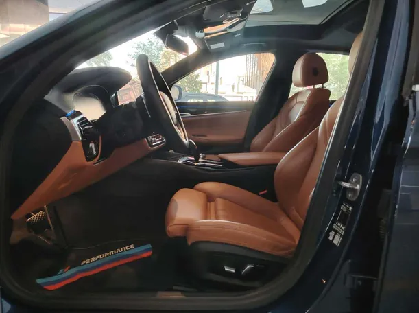 Car image 13