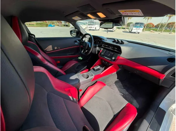 Car image 16