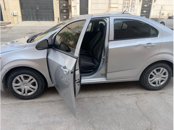 Car image 13