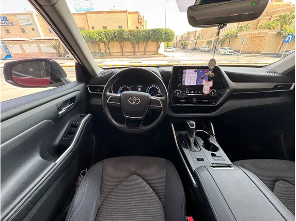 Car image 15