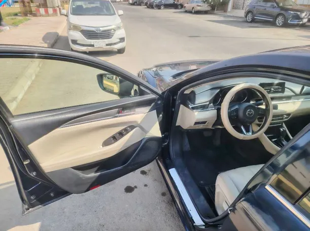 Car image 12