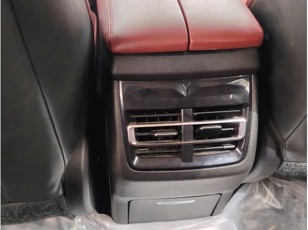 Car image 30