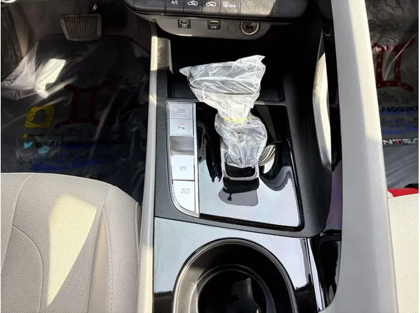 Car image 19