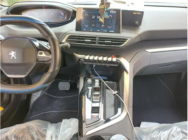 Car image 15