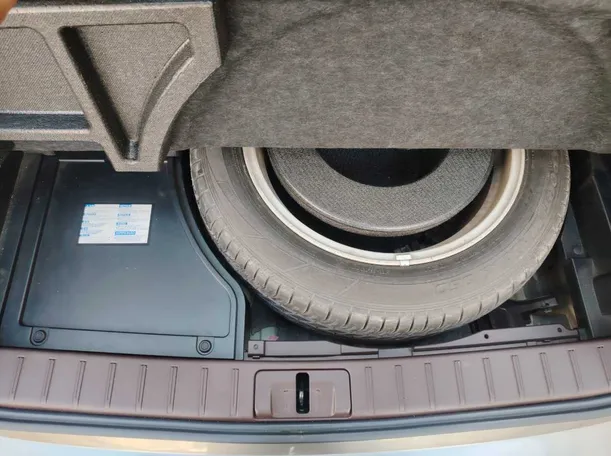 Car image 40