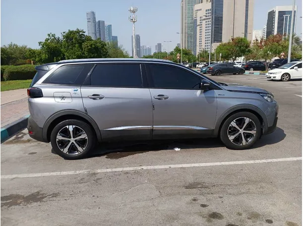 Car image 4